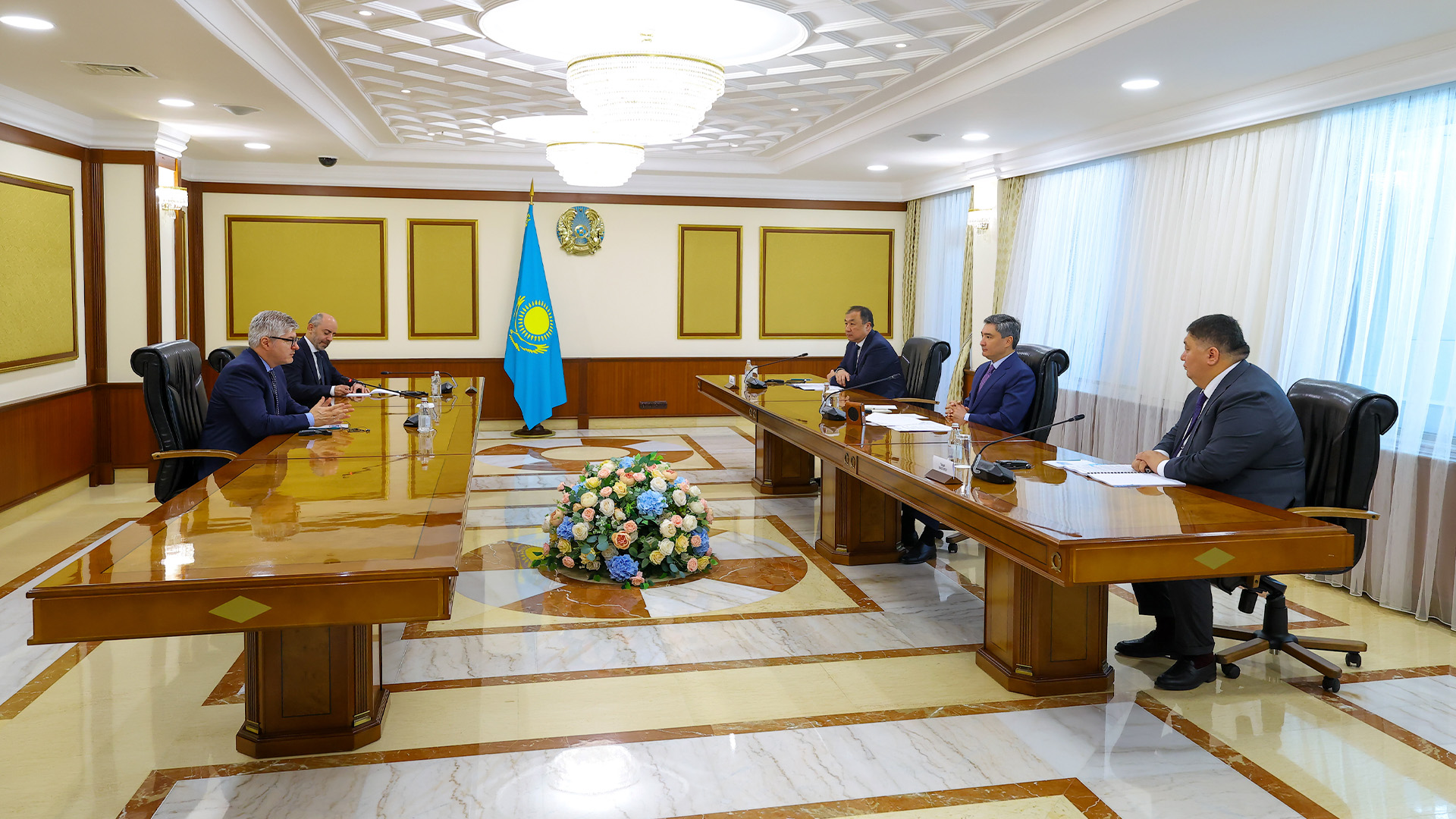 Kazakhstan’s prime minister discusses aviation with ICAO chief