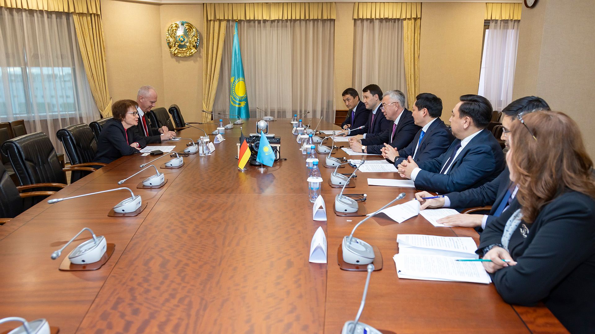 Қазақстан мен Германия өнеркәсіп және көлік бағыттарын талқылады
